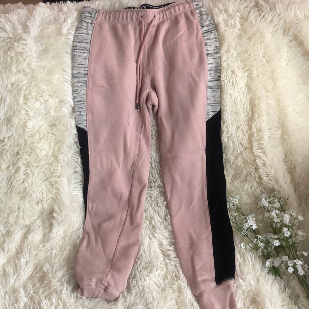 Tracksuit - Picture 5 of 8